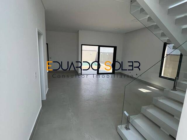 #94 - Casa para Venda em Caçapava - SP - 2