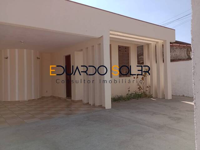 #319 - Casa para Venda em Caçapava - SP - 2