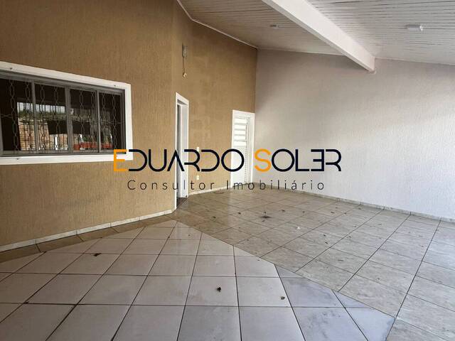 #915 - Casa para Venda em Caçapava - SP - 2