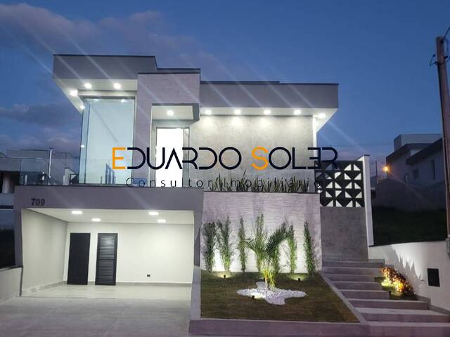 #963 - Casa para Venda em Caçapava - SP - 2