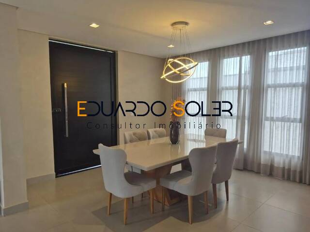 #979 - Casa para Venda em Taubaté - SP - 2